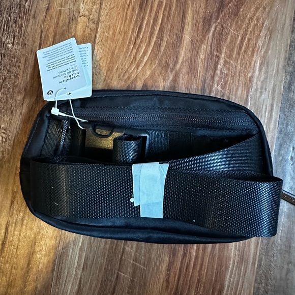 Lululemon everywhere belt bag - Picture 2 of 5